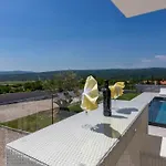 The View By بيت ضيافة 4*
